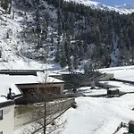 Valara Alpine Art Готель Тукс