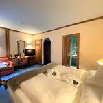 Valara Alpine Art Готель Тукс