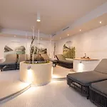 Valara Alpine Art Готель Тукс