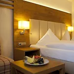 Valara Alpine Art Готель 4*