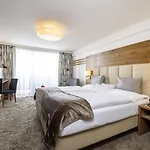 Valara Alpine Art Готель Тукс