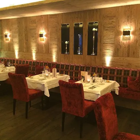 Hotel Valara Alpine Art Tux