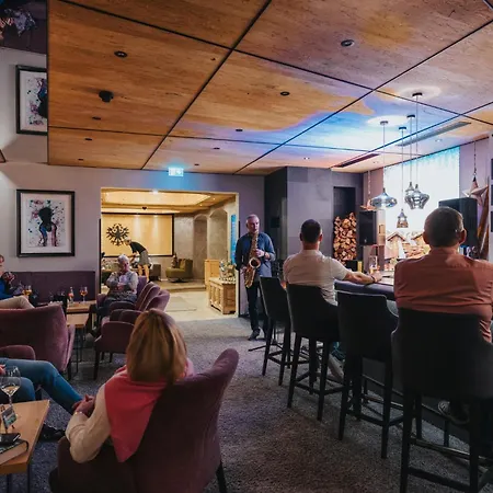 Valara Alpine Art 4*