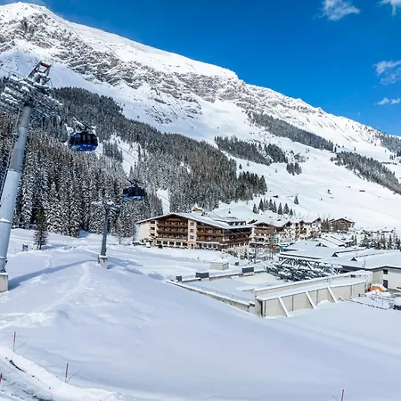 Valara Alpine Art 4* Tux