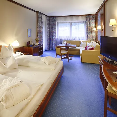 Hotel Valara Alpine Art Tux