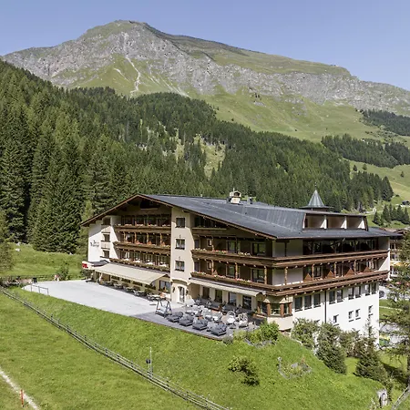 Hotel Valara Alpine Art Tux