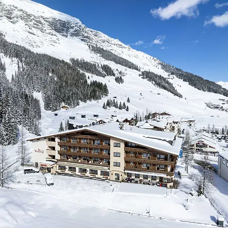 Hotel Valara Alpine Art Tux