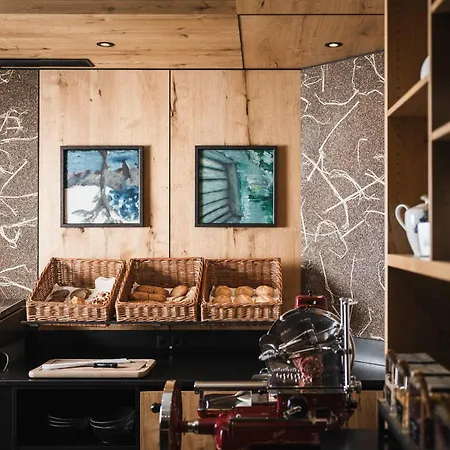 Hotel Valara Alpine Art 4*