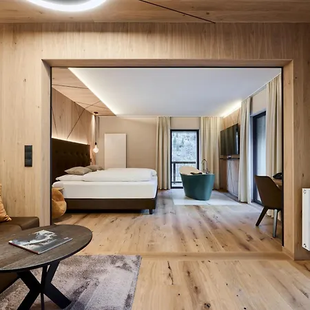 Hotel Valara Alpine Art