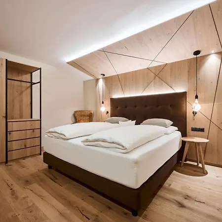 Valara Alpine Art Tux