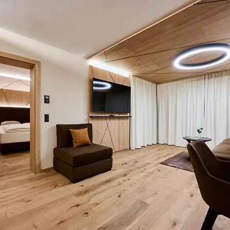 Hotel Valara Alpine Art 4*