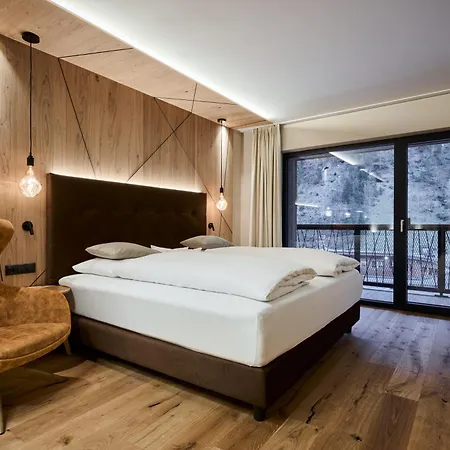 Hotel Valara Alpine Art 4*