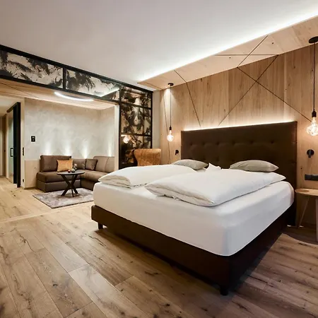 Valara Alpine Art Hotel 4*