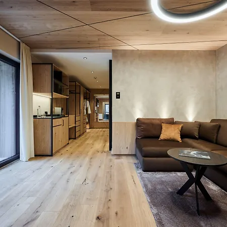 Valara Alpine Art Hotel 4*