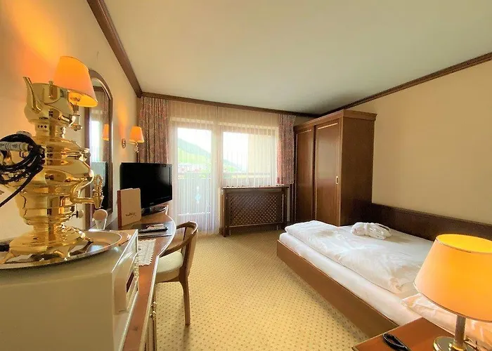 Valara Alpine Art 4* Tux