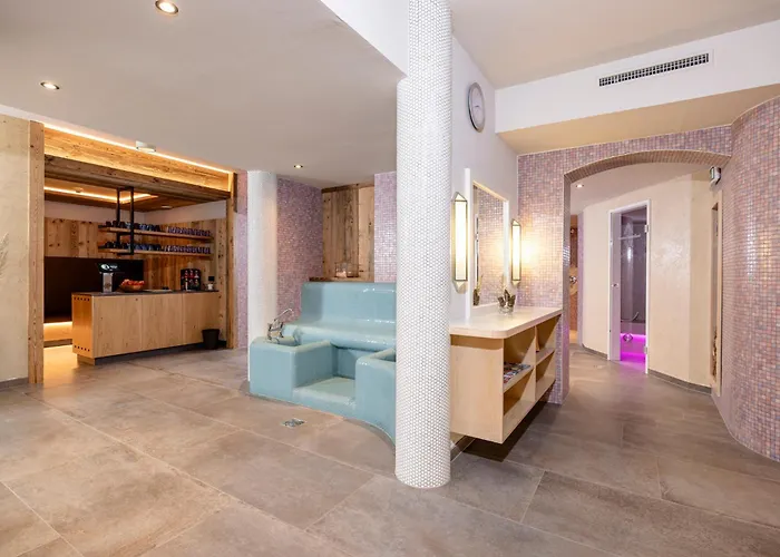 Valara Alpine Art Hotel 4*