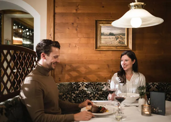 Valara Alpine Art 4* Tux