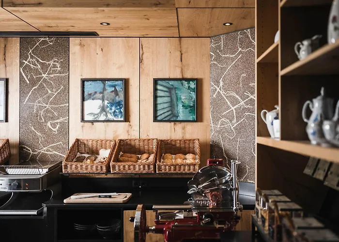 Ξενοδοχείο Valara Alpine Art 4*