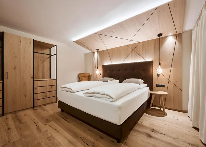 Valara Alpine Art Tux