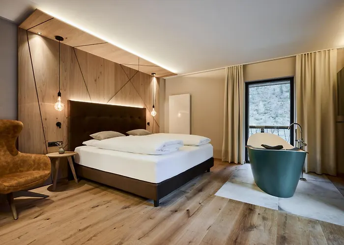 Valara Alpine Art Hotell Tux