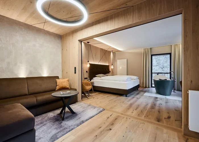 Valara Alpine Art Tux