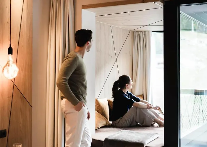 Valara Alpine Art 4* Tux