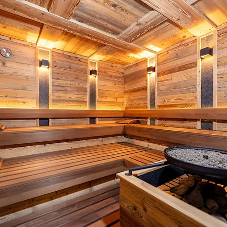 Valara - Alpine Art Tux