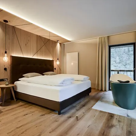 Valara Alpine Art Hotel Tux